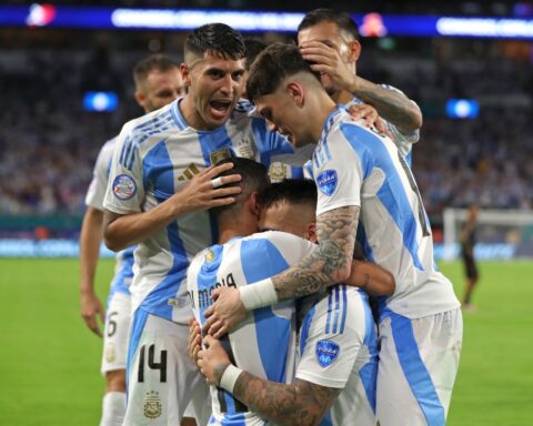 Argentina's forward #22 Lautaro Martinez (C) celebrates scoring his team's first goal with teammates during the Conmebol 2024 Copa America tournament group A football match between Argentina and Peru at Hard Rock Stadium in Miami, Florida on June 29, 2024. (Photo by Chris ARJOON / AFP)